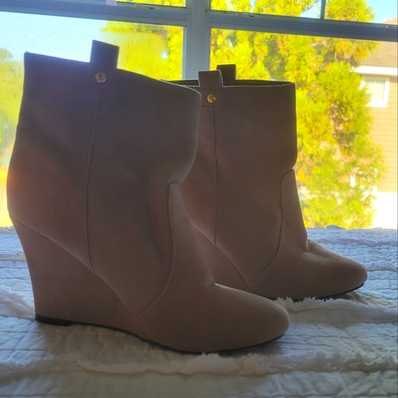 Colin Stuart Suede Wedge Ankle Booties 8.5 EUC - Picture 2 of 10